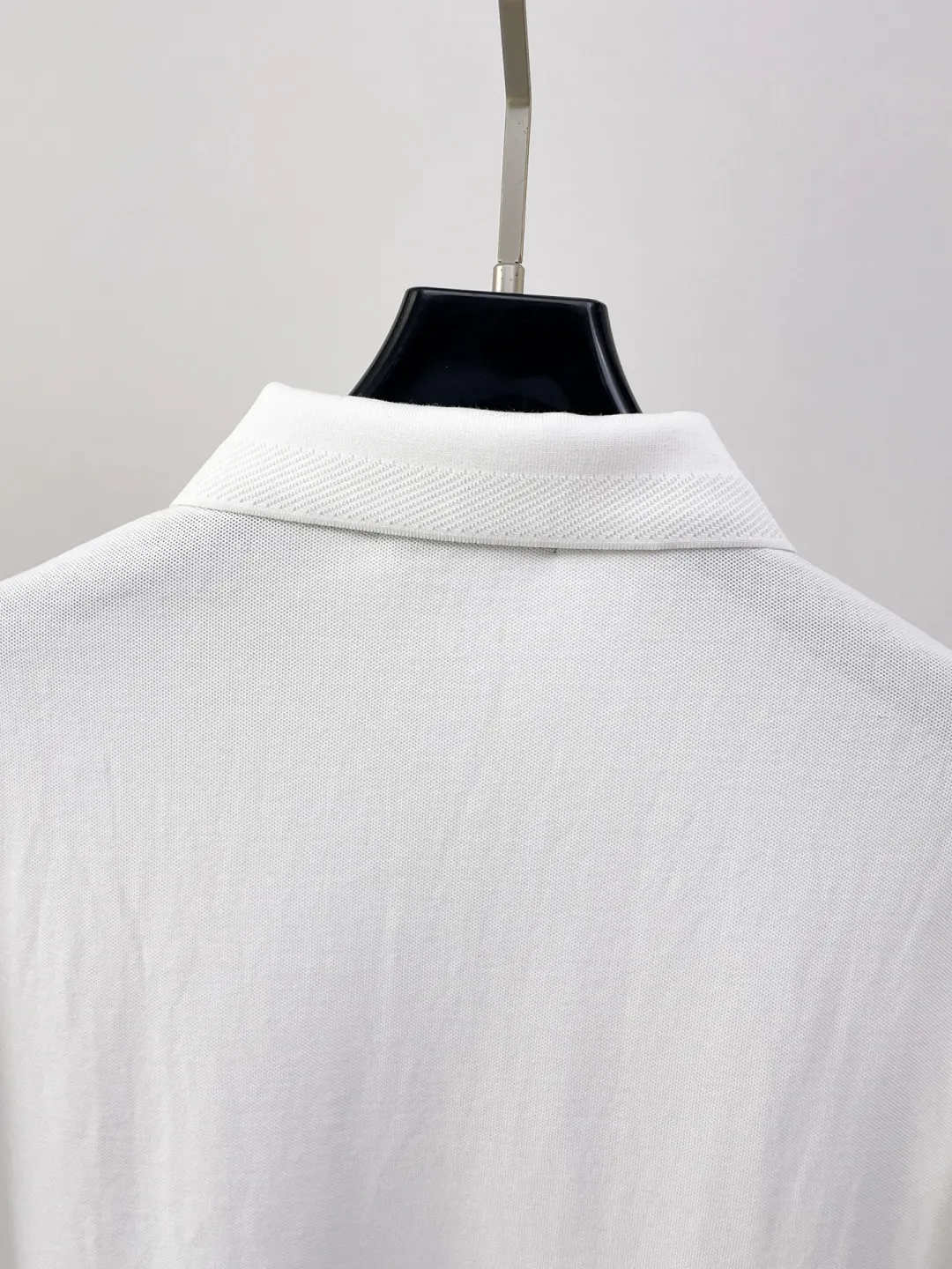 LP New Arrival long-sleeved Polo shirt, original fabric, official Same Style, made of pure cotton pique fabric, custom-made in the same vat, feels very comfortable and smooth, very wide and stylish, produced by factory for first-line brands, imported Behringer embroidery machine, embroidery is full and textured, collar and collar ribs are woven with imported yarn, does not deform after long-term wear, the most New Arrival style in autumn and winter, fashionable and individual Super Versatile and good-looking. It is very suitable for both men and women. It is a must-have for everyone. Size: M-XXXL